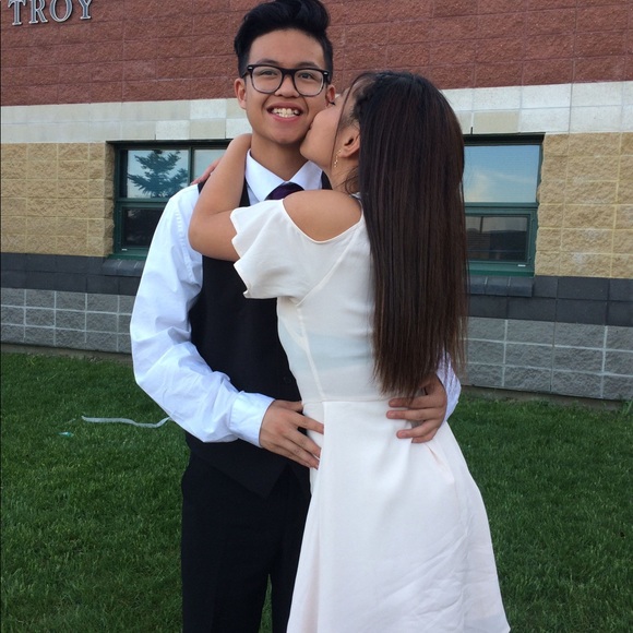 Dress - Picture 3 of 3